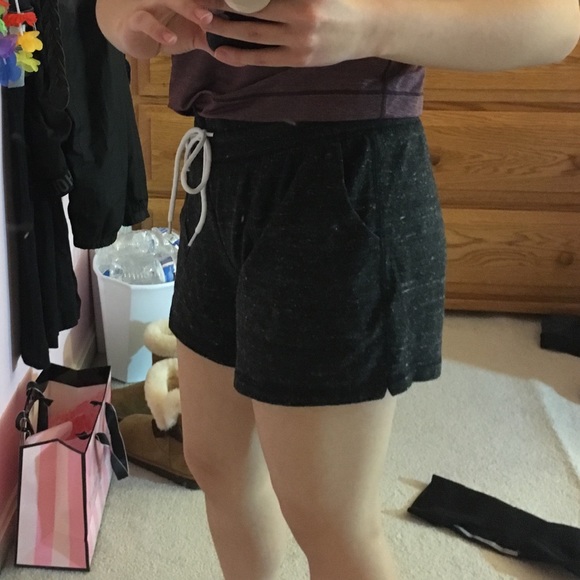 Black shorts with pockets - Picture 5 of 6